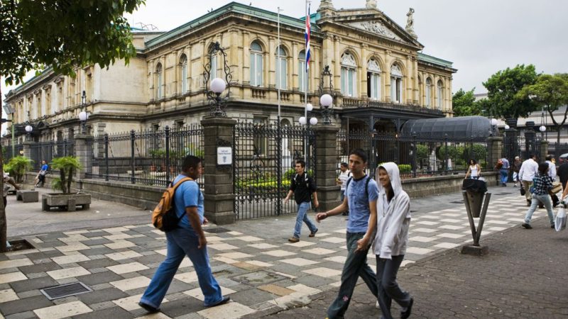 En Costa Rica piden que las pensiones sean iguales para todos