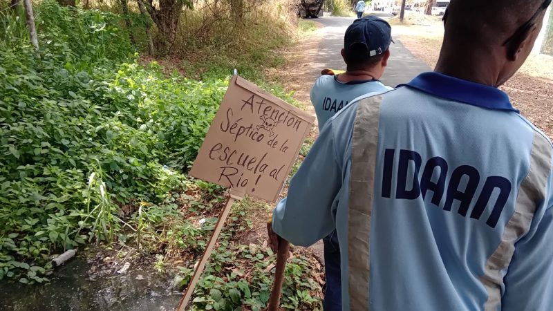 Aguas negras contaminan el Río Mata Ahogado