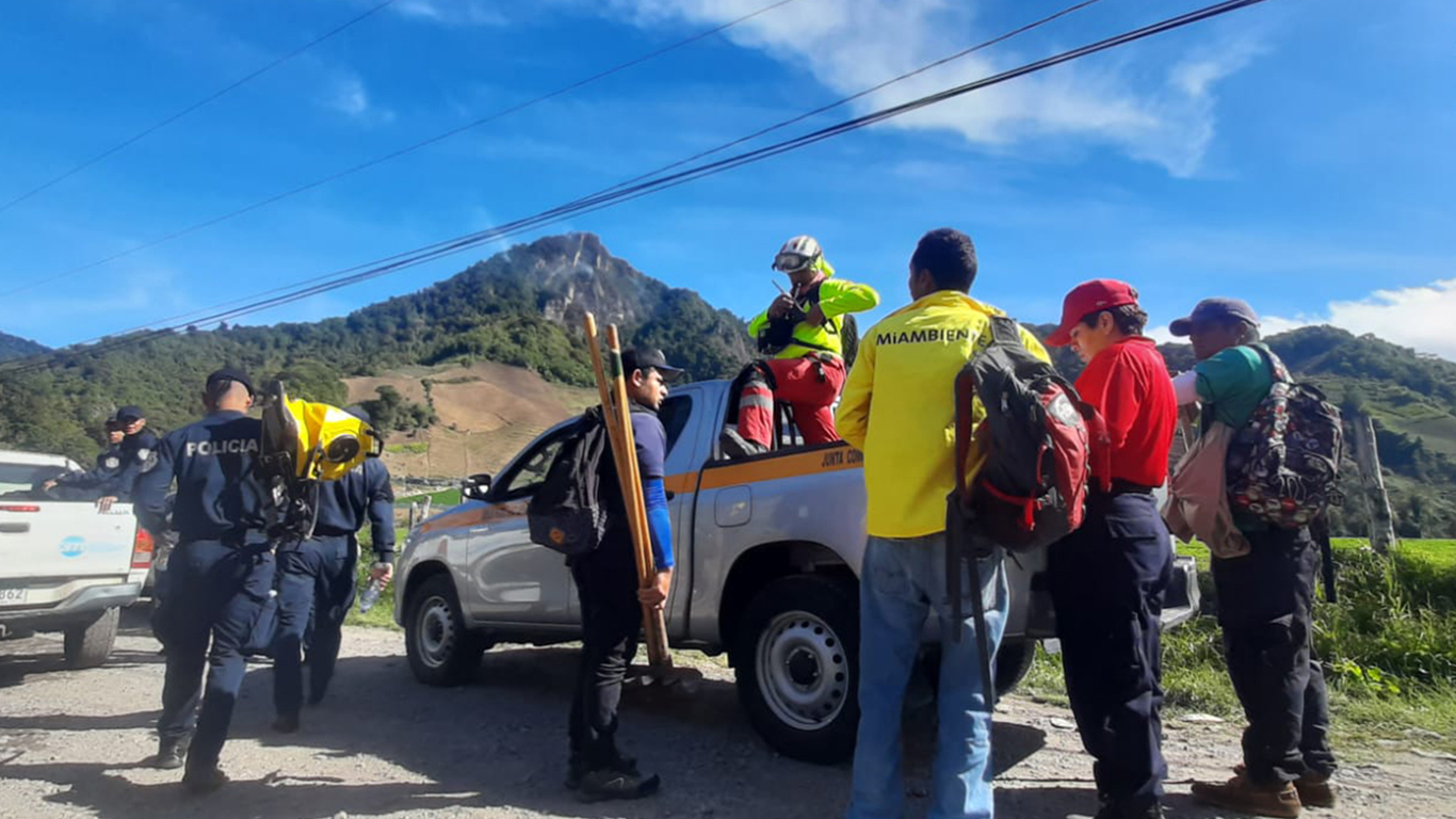 Logran controlar incendio en Cerro Punta