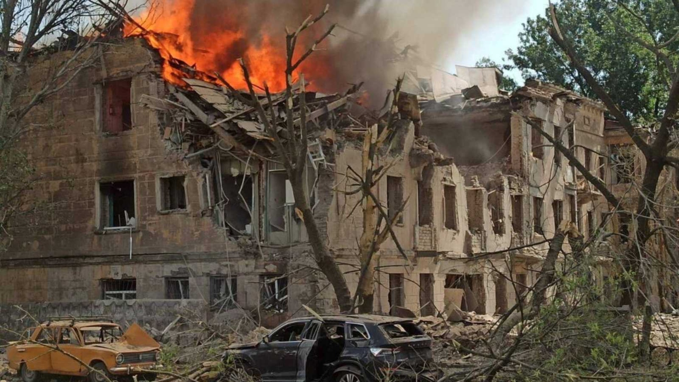 Rusia bombardeó una clínica ucraniana en Dnipro: al menos un muerto y 15 heridos