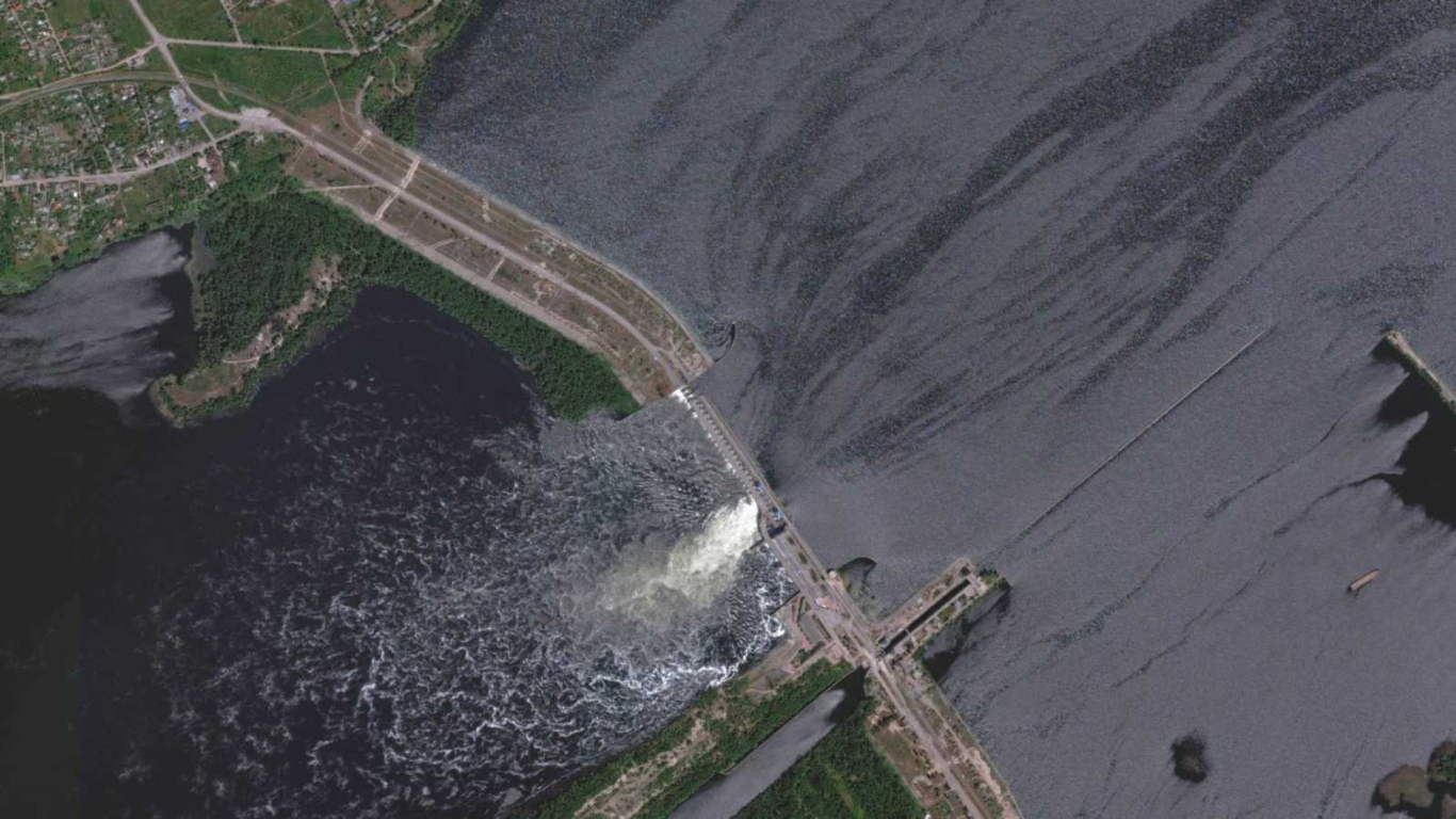 “Todo se está hundiendo”: la destrucción de la represa Nova Kakhovka en Ucrania representa otro peligro para Jersón.