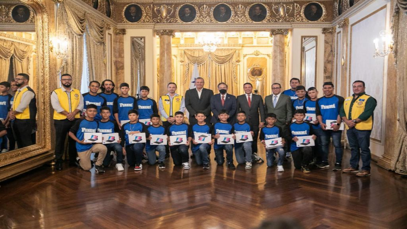 Equipo campeón de las pequeñas ligas es recibido por el Presidente Cortizo Cohen