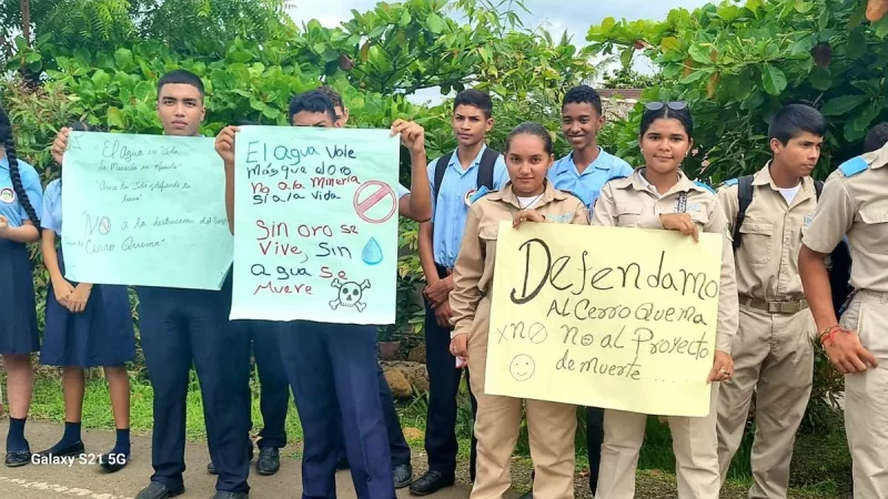 Estudiantes protestan por minería en Cerro Quema