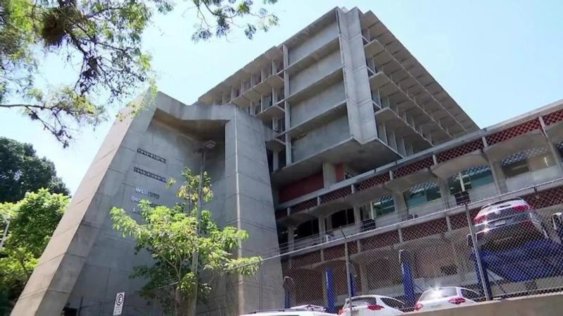 Cortizo promete recursos para el Instituto Oncológico