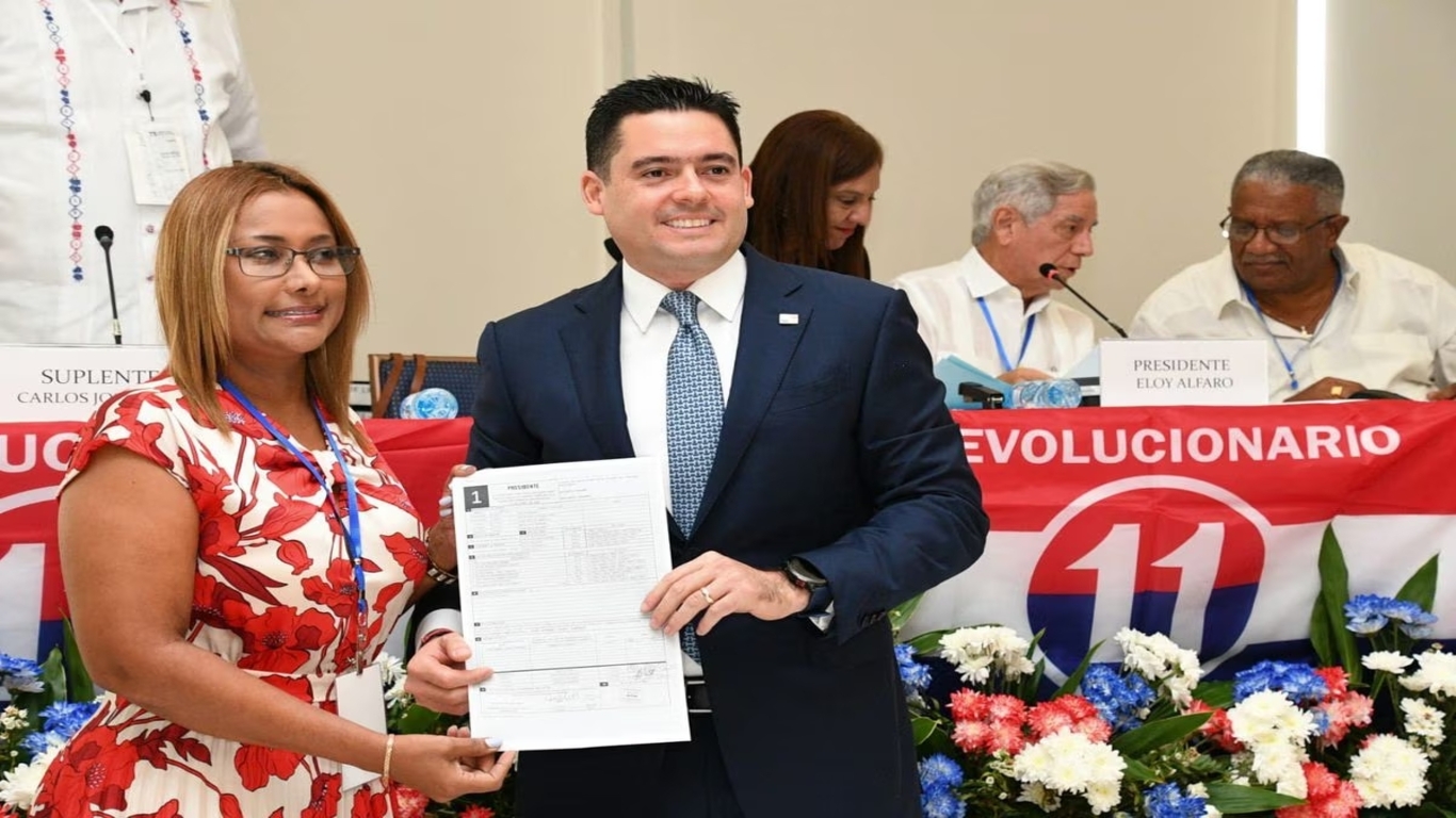 Carrizo es proclamado candidato oficial del PRD