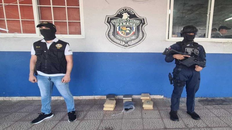 Policía Nacional da con el hallazgo de 11 paquetes de droga en lote baldío en Veracruz de Arraiján