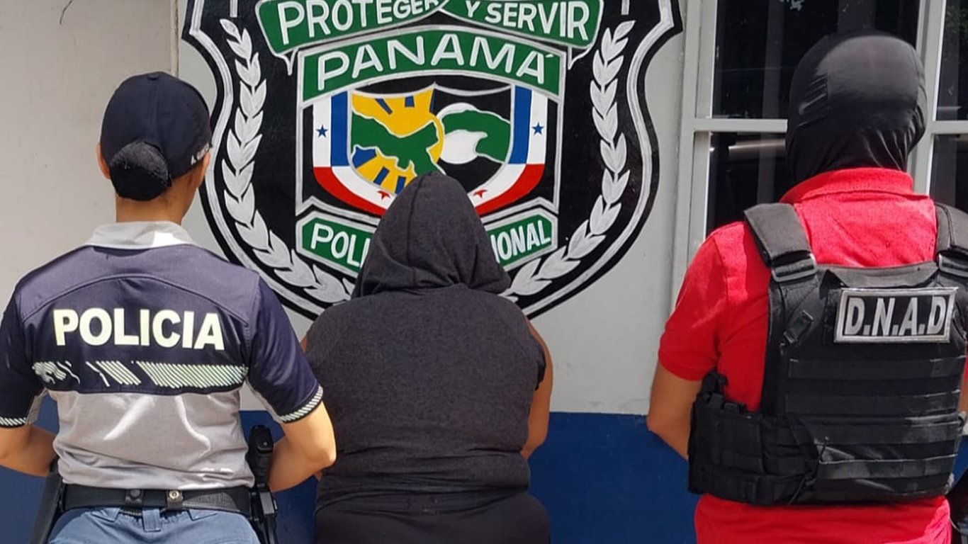 POLICÍA APREHENDE A UNA PERSONA CON VARIAS DOSIS DE PRESUNTA DROGA EN CAPIRA
