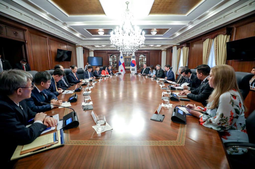 Presidente Cortizo Cohen recibe a Han Duck-soo, primer ministro de Corea del Sur