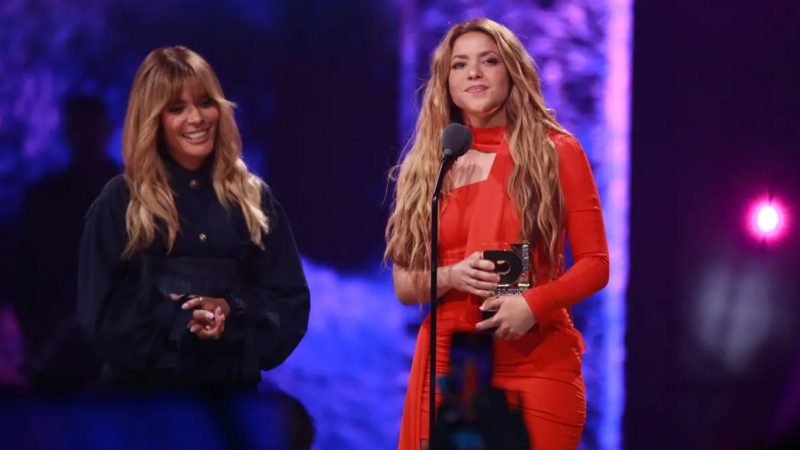 Shakira triunfa en Premios Juventud con ocho galardones, seguida por Karol G y Peso Pluma