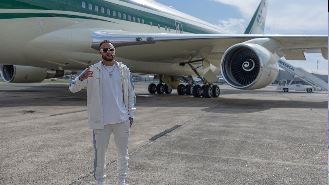 Neymar llegó a Arabia Saudita en el lujoso avión de la familia real y fue recibido por los fanáticos