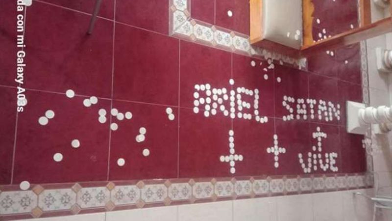 Profanan templo en Chame; escriben “Ariel Satán vive” con hostias