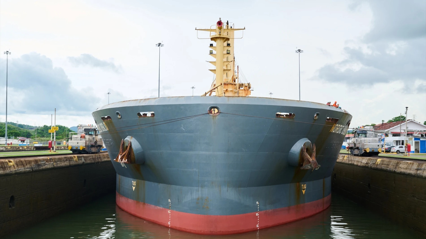 La sequía extrema provoca un atasco en el canal de Panamá y deja a cientos de barcos sin poder cruzar