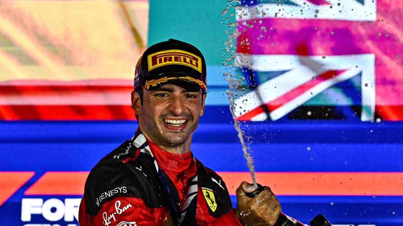Carlos Sainz ganó el Gran Premio de Singapur con su Ferrari