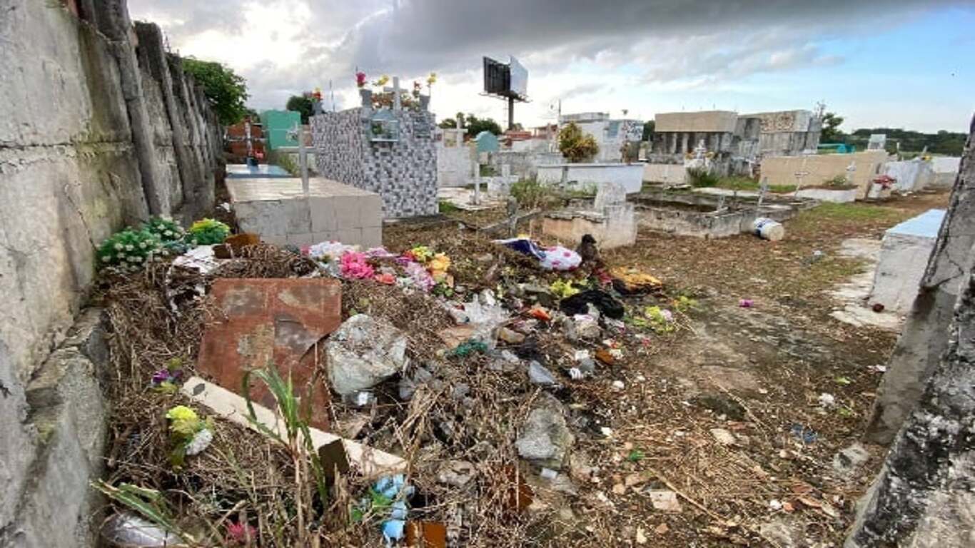 Cementerio municipal de Vista Alegre en Arraiján está abandonado