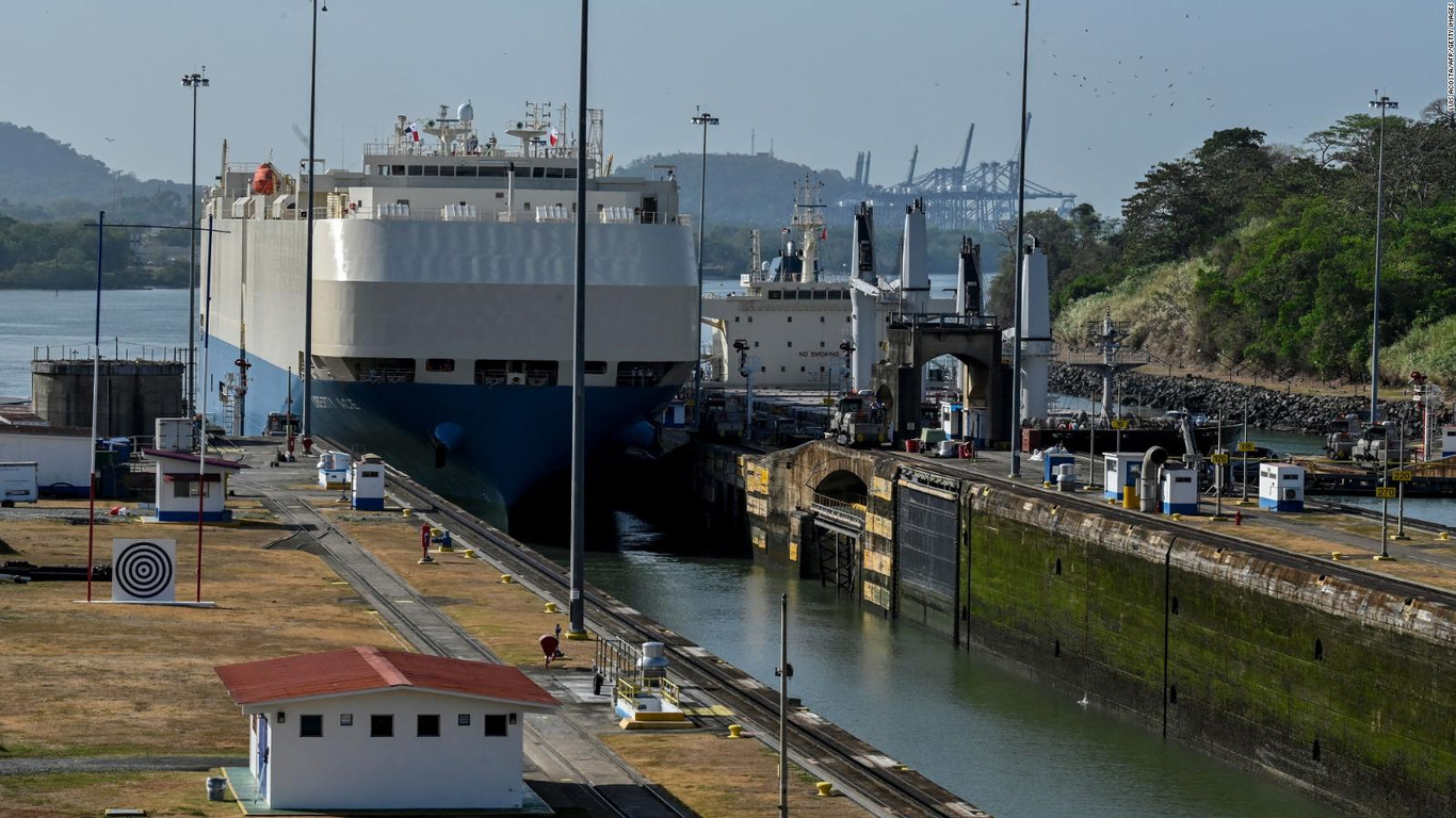 Desafíos en los canales de Panamá y de Suez complejizan el transporte marítimo mundial