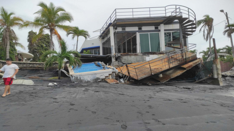 Comerciantes y pescadores perdieron enseres tras fuerte oleaje