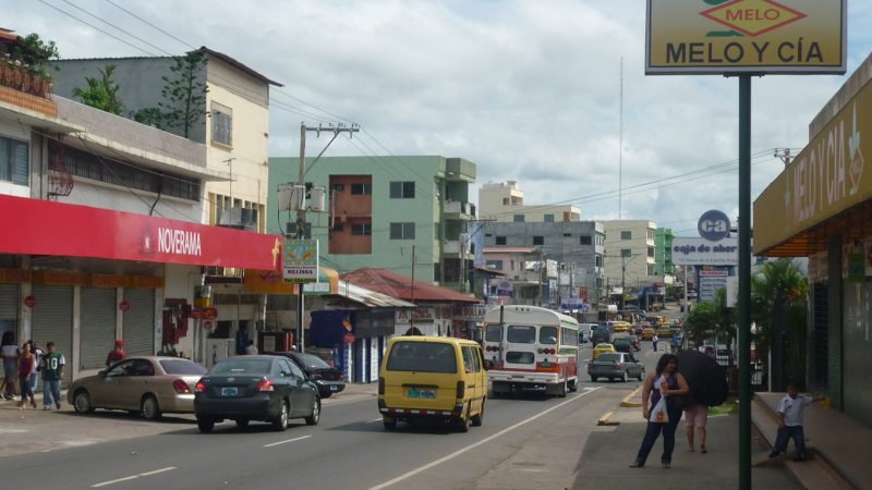 Reclaman pérdidas por apagones comerciantes de La Chorrera