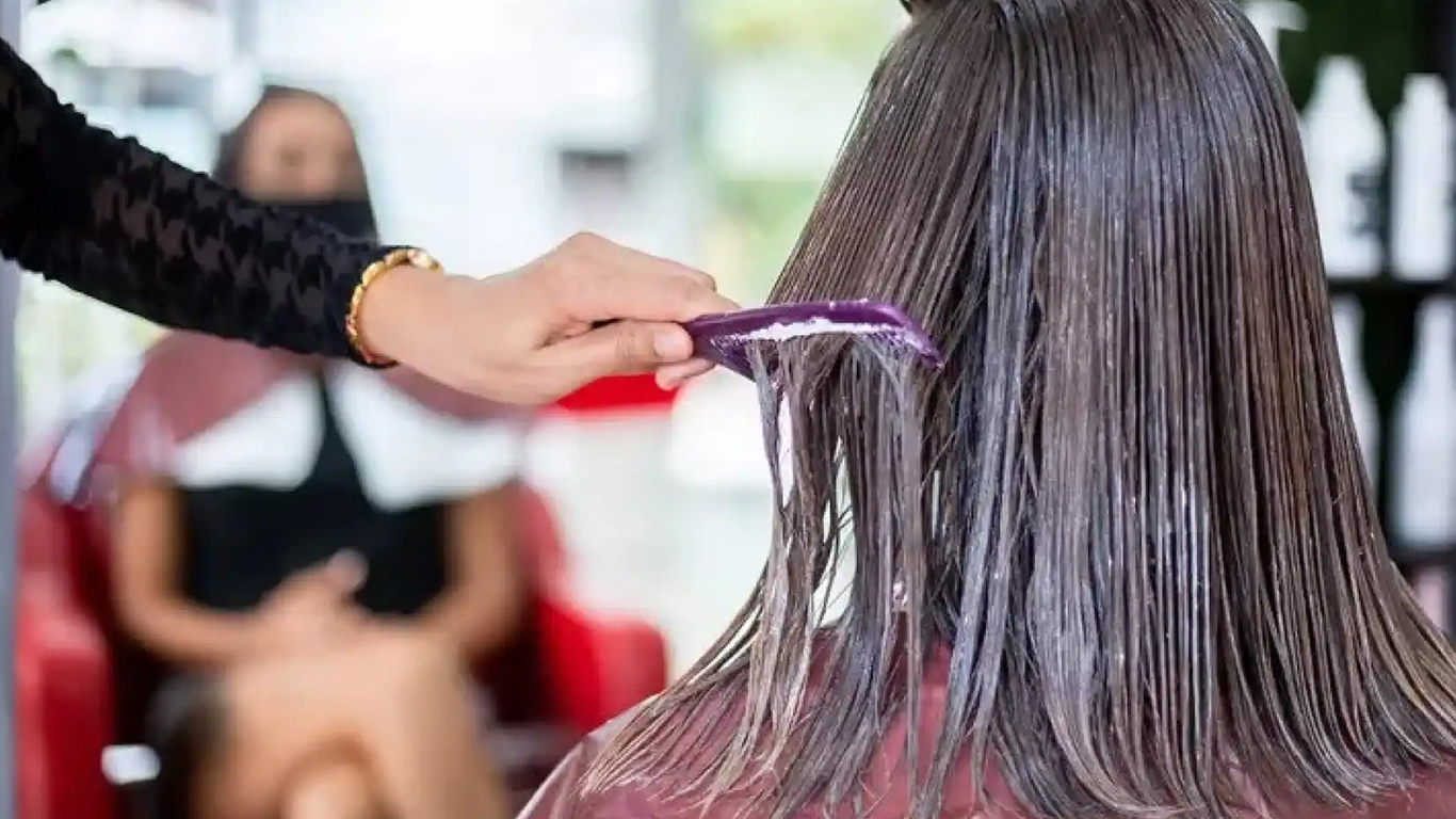 Estados Unidos va a prohibir productos para alisar el cabello
