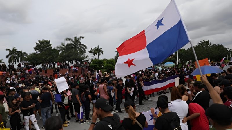 El pueblo marcha en rechazo de la mina