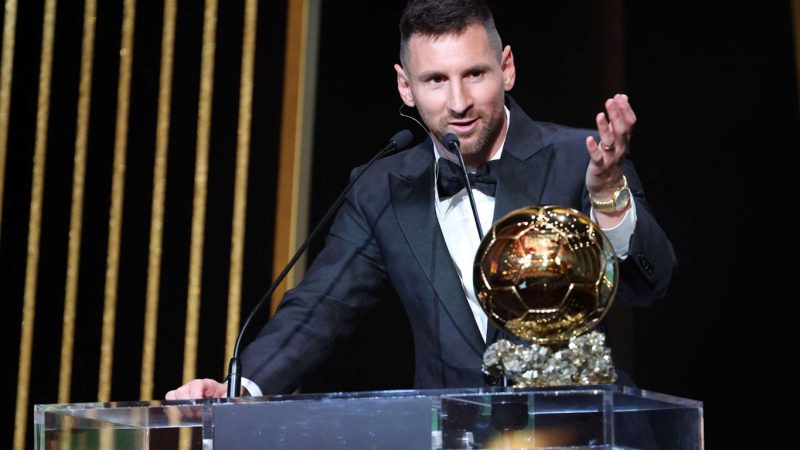 Messi dedica su octavo Balón de Oro a Diego Armando Maradona