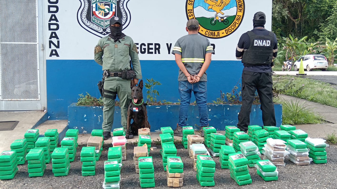 Policía incauta 222 paquetes con presunta droga dentro de un contenedor en Veracruz, Arraiján