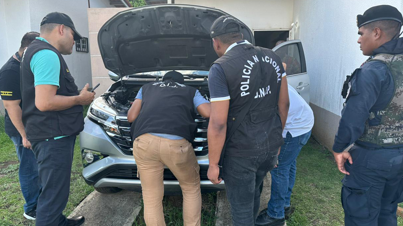 En Arraiján Recuperan auto robado y aprehenden a persona requerida por las autoridades