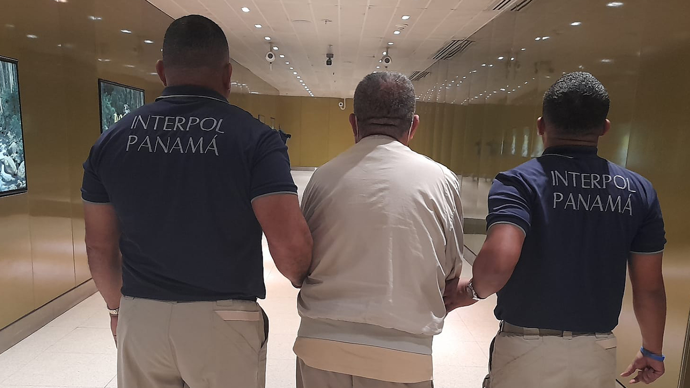 Interpol panamá extradita desde México a hombre buscado por violación