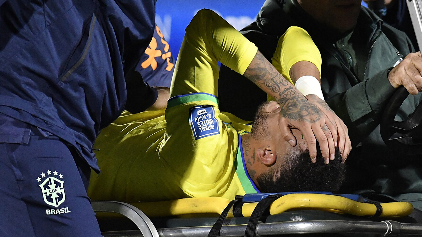 Neymar sufrió la rotura del ligamento cruzado y del menisco de la rodilla izquierda