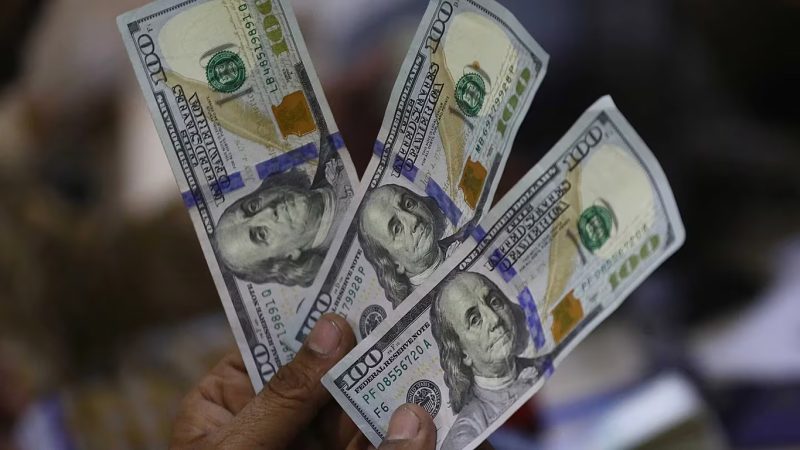 El dólar estadounidense se encamina a su peor mes en un año (pero tiene un lado positivo)