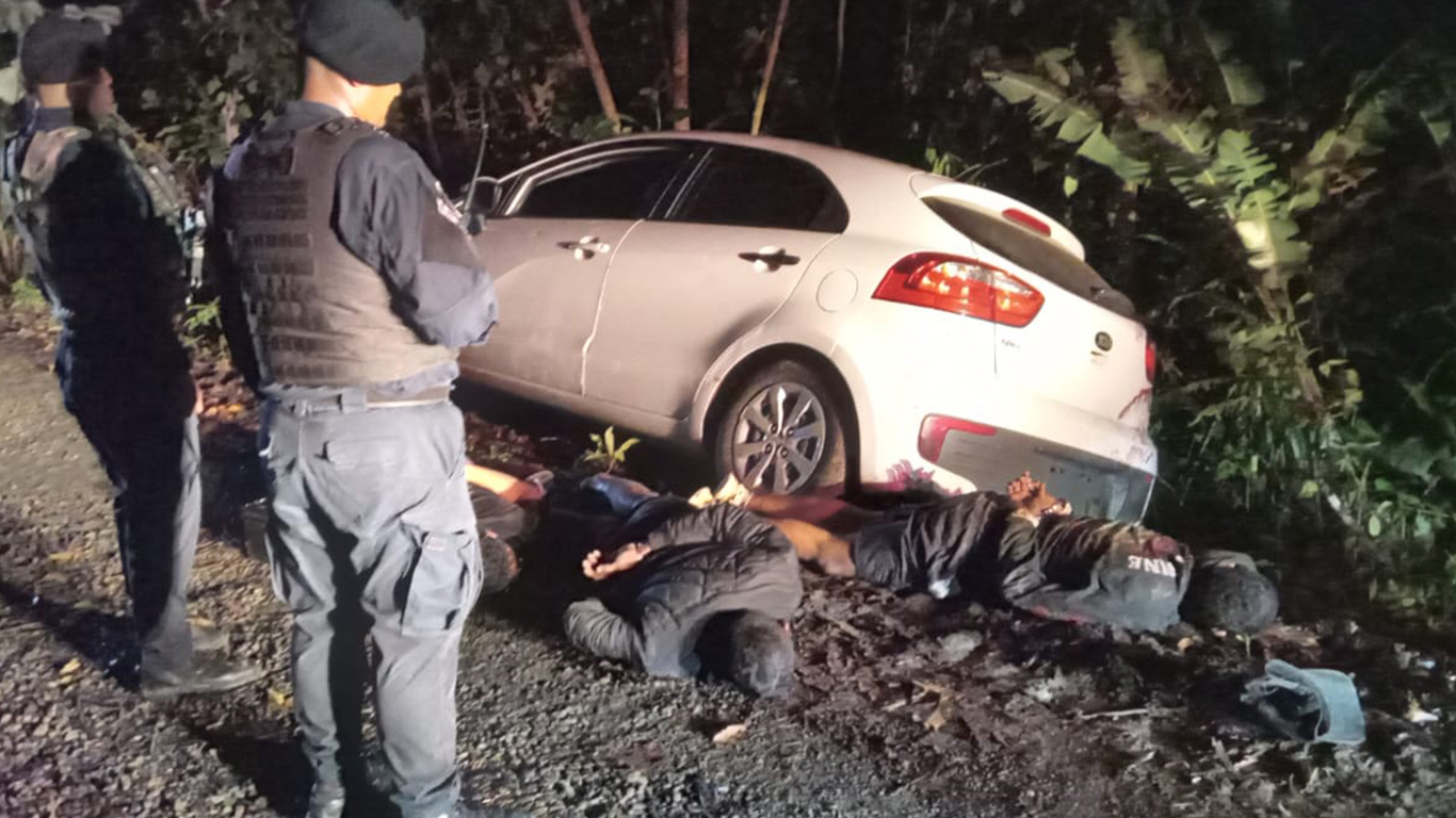 Policía aprehende a tres personas por hurtar accesorios de autos, en Colinas del Sol de Arraiján