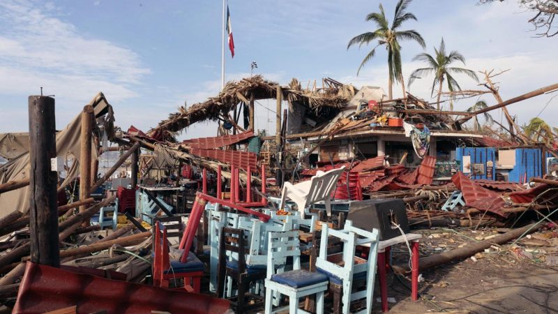 Sube a 48 el número de muertos por el huracán Otis en México, dicen autoridades