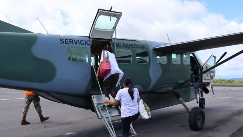 Trasladan pacientes vía aérea