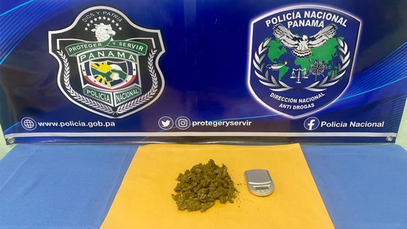 En barriada el periodista en La Chorrera policia encuentra una pesa digital y sustancias ilícitas