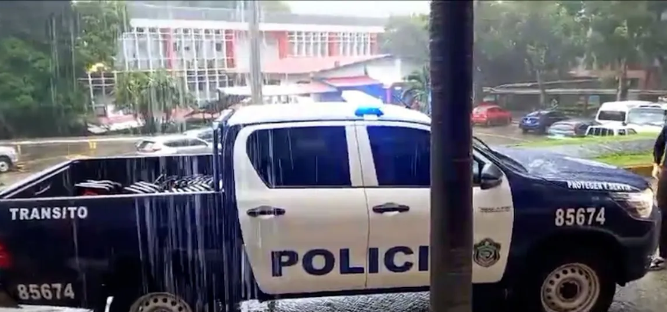 Policia Nacional pide disculpas por el ingreso de un auto de esta institución a la Universidad de Panamá
