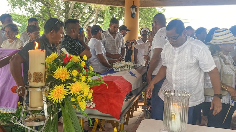 Parque de Bejuco, en Chame se quedó chico para sepelio de mártires