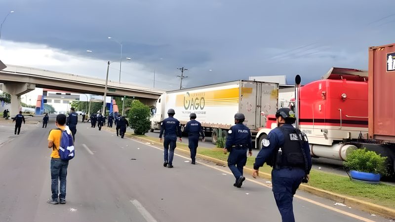 Policía se toma Santiago