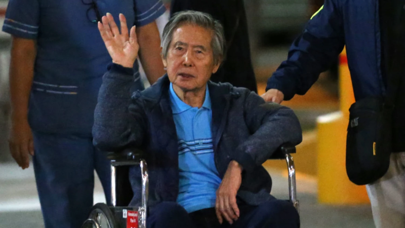 Sale de prisión Alberto Fujimori, expresidente de Perú, condenado por violaciones a los derechos humanos