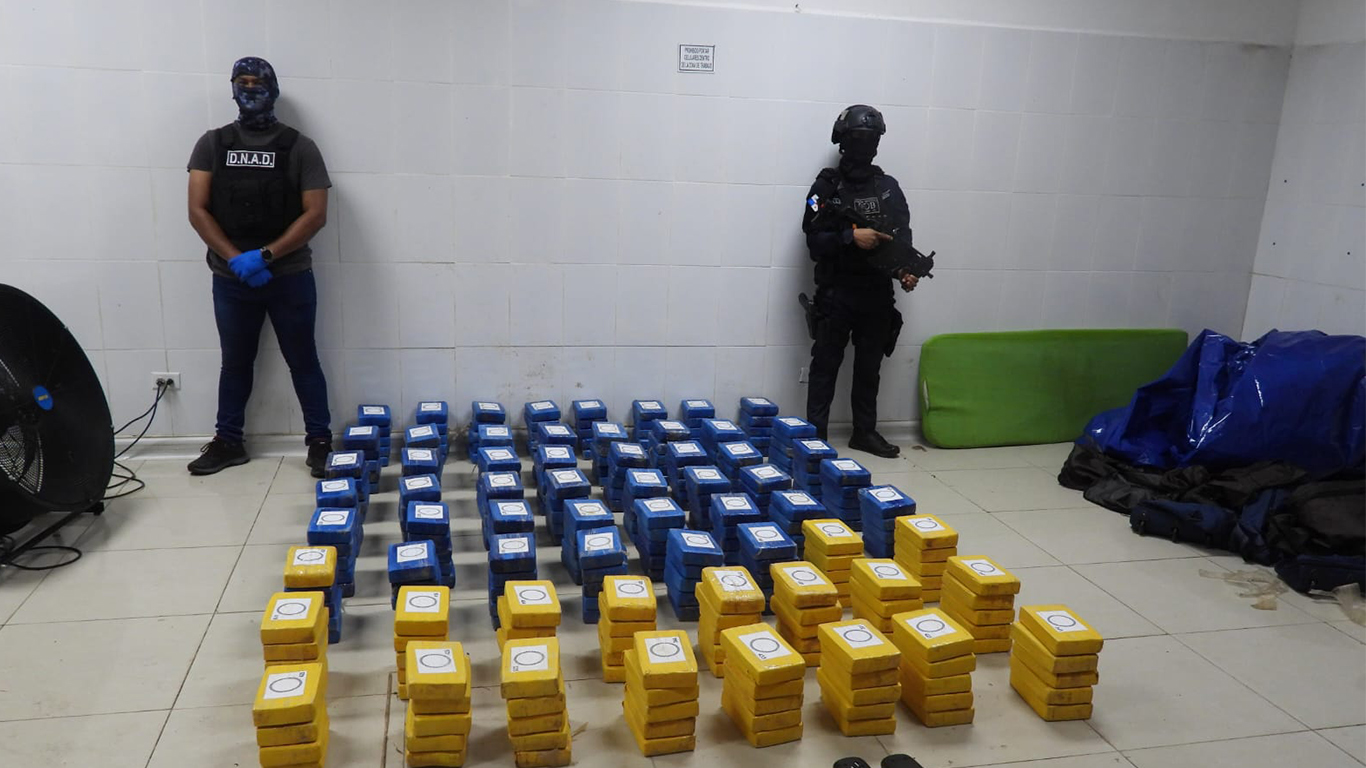 Policía decomisa 319 paquetes con presunta droga dentro de una bodega en Pueblo Nuevo