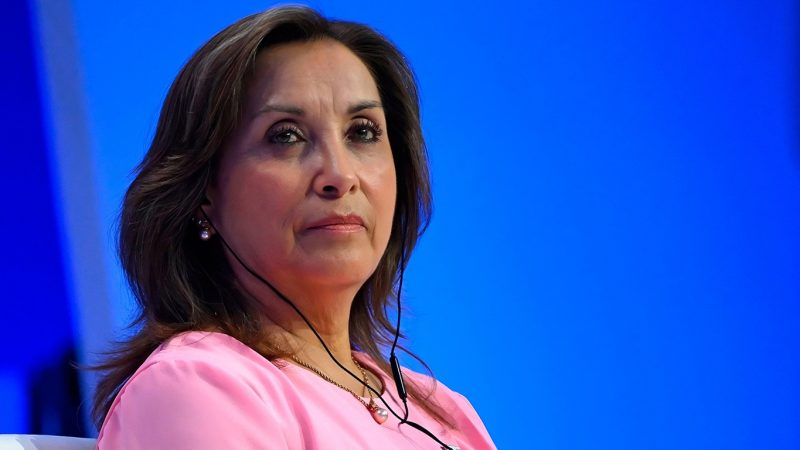 Agreden físicamente a la presidenta de Perú, Dina Boluarte