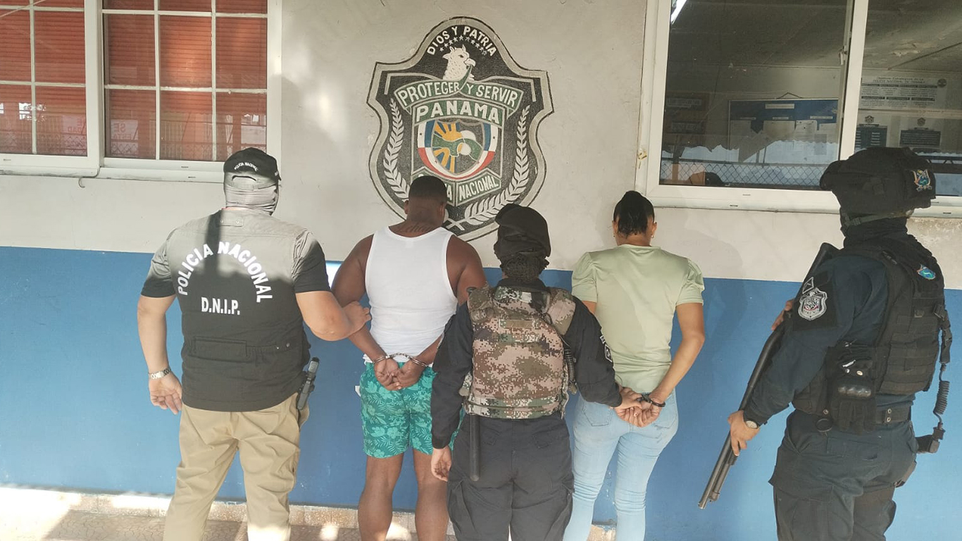 Policía nacional aprehende a una pareja al decomisarle presunta droga en Veracruz, Arraiján