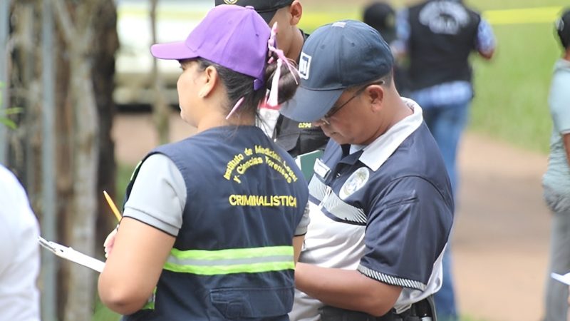 Buscan a dos hombres y a una mujer por riña fatal en El Coco