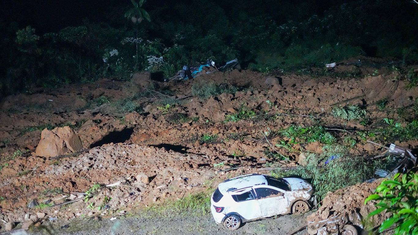 Derrumbe en vía Quibdó-Medellín deja al menos 18 personas muertas y 35 heridas