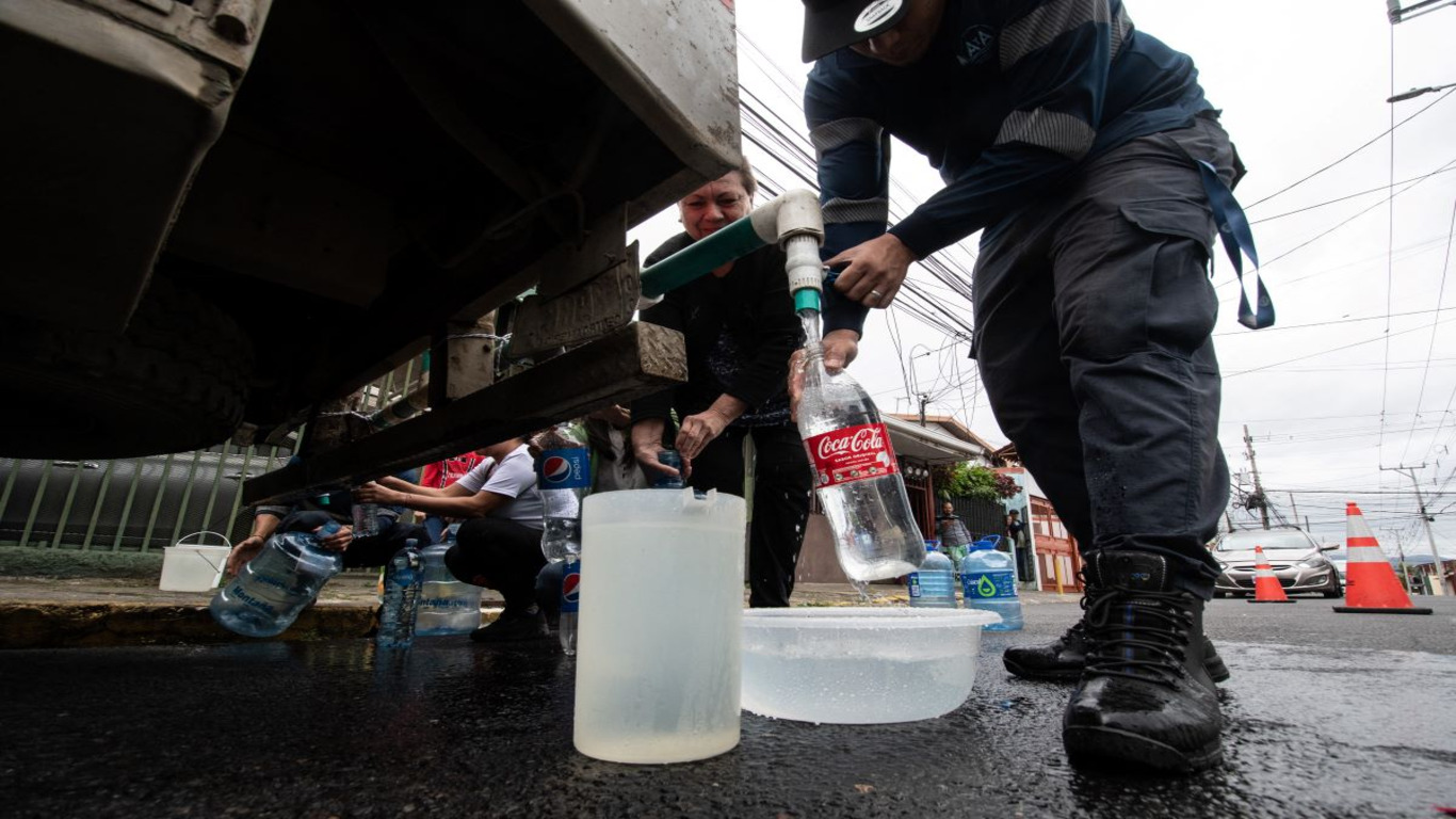 Más de 100.000 personas sin agua potable en Costa Rica por la presencia de contaminantes con hidrocarburos