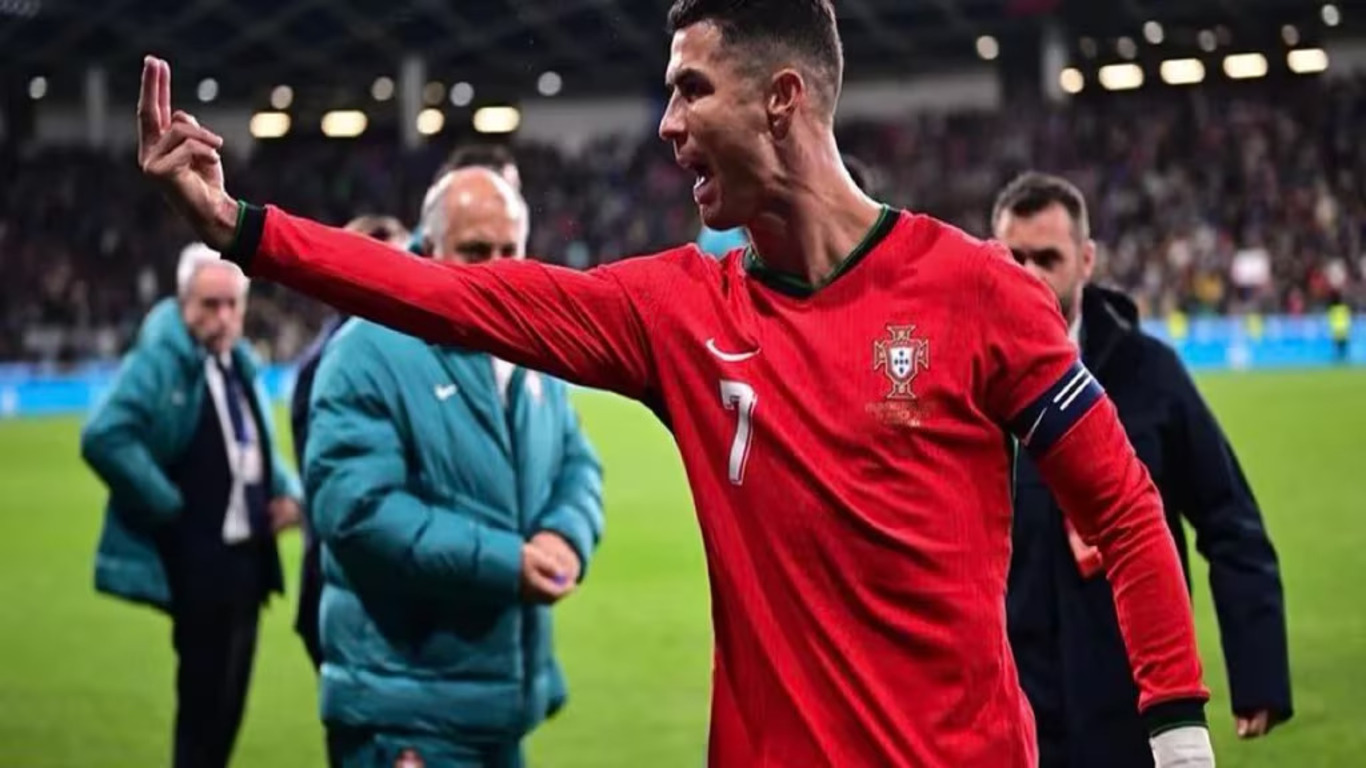 La furia y el gesto obsceno de Cristiano Ronaldo tras la sorpresiva derrota de Portugal ante un equipo 54º en el ranking FIFA