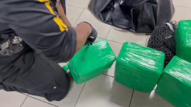 Policía incauta 35 paquetes de presunta droga adheridos al casco de un buque en el Atlántico