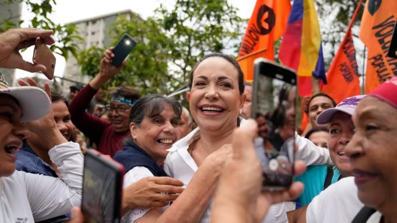 María Corina Machado ofrece una “transición negociada” a “la parte derrotada” de las elecciones en Venezuela