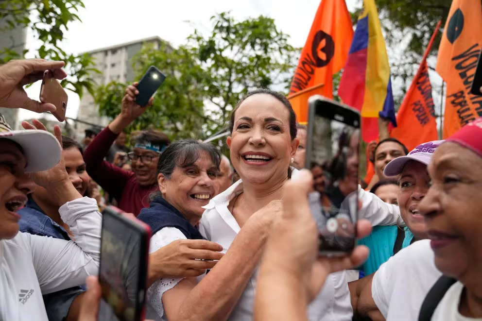 María Corina Machado ofrece una “transición negociada” a “la parte derrotada” de las elecciones en Venezuela