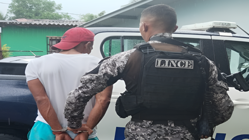 Aprehenden a dos personas entre ellas un menor tras hurtar local comercial en La Chorrera