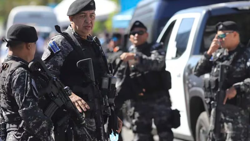 Bukele intensifica acciones contra pandillas en El Salvador: cerco policial en cinco localidades