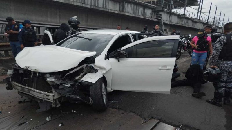 Policía detuvo a dos mujeres y a un menor por su presunta participación en el robo a un conductor de plataforma, en Villa Zaita